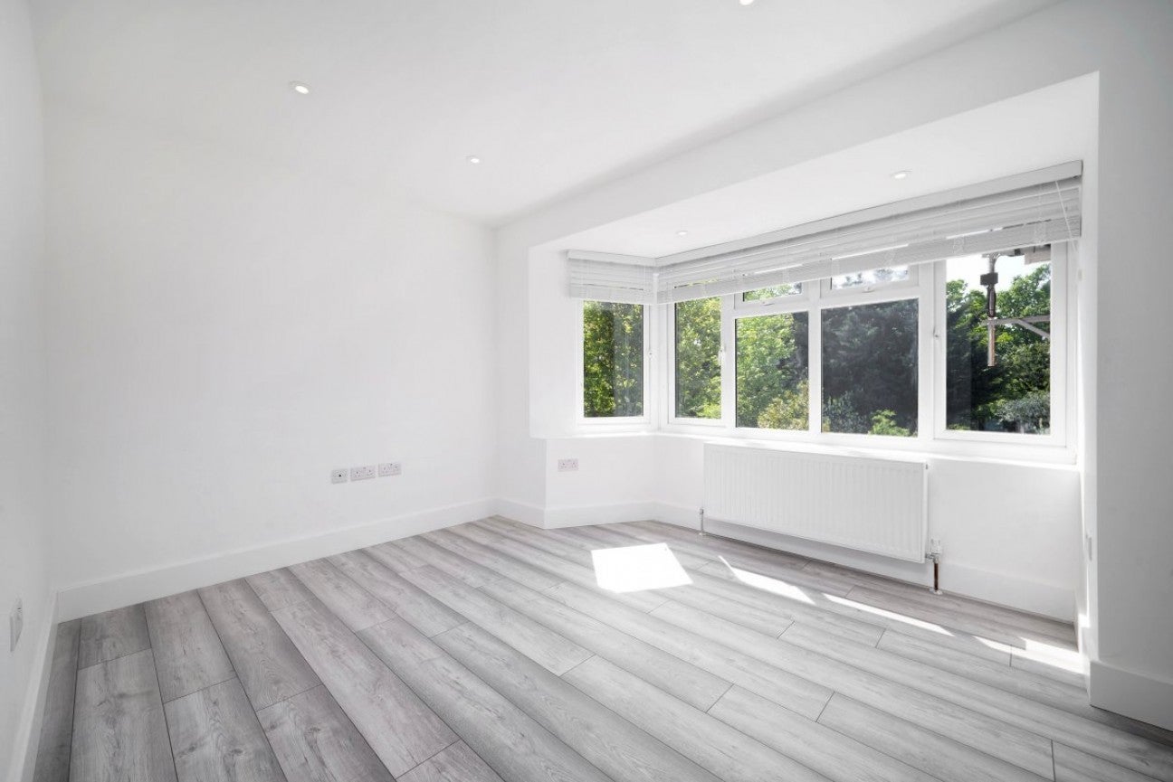 Flat Hendon Way in Greater London