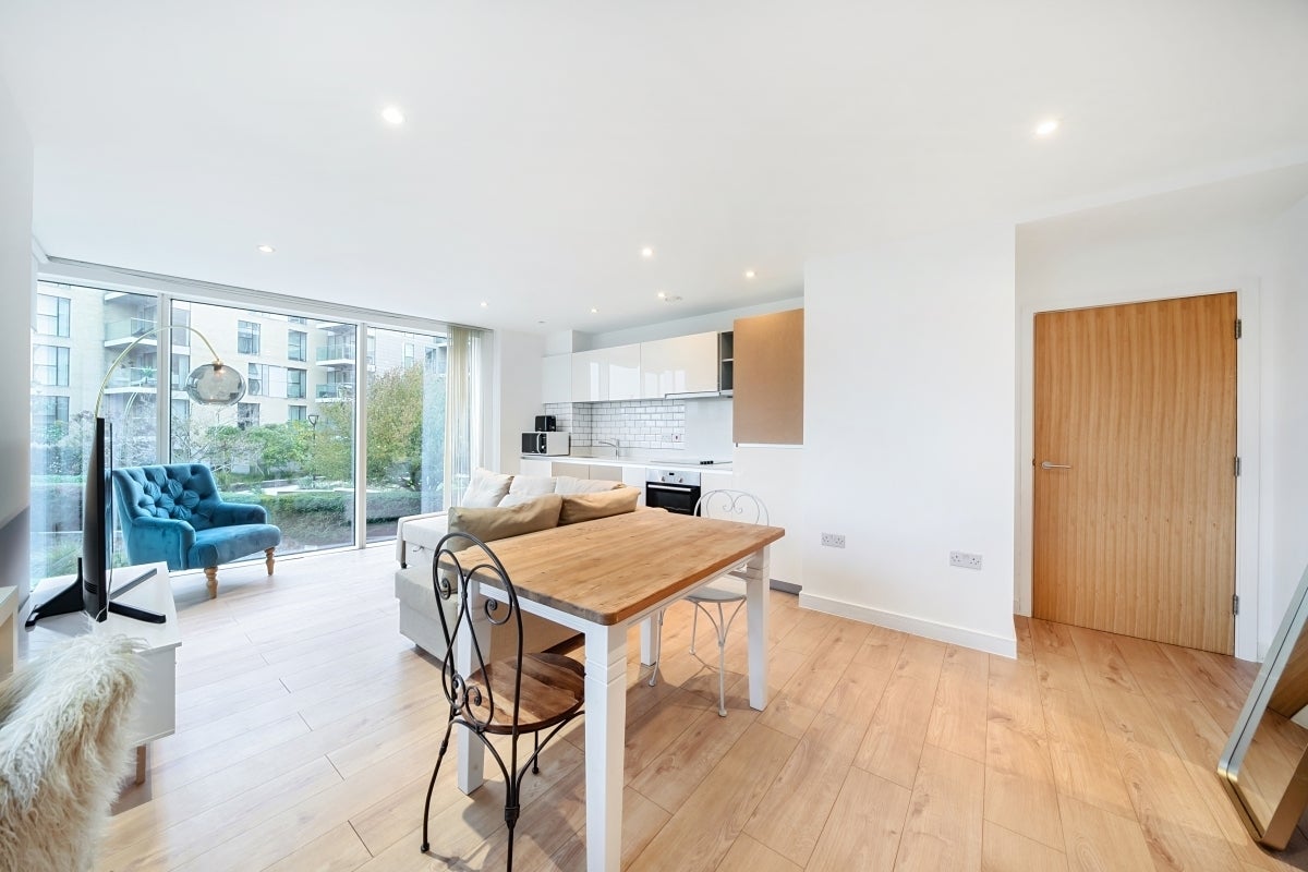 Flat Woodberry Grove in Greater London