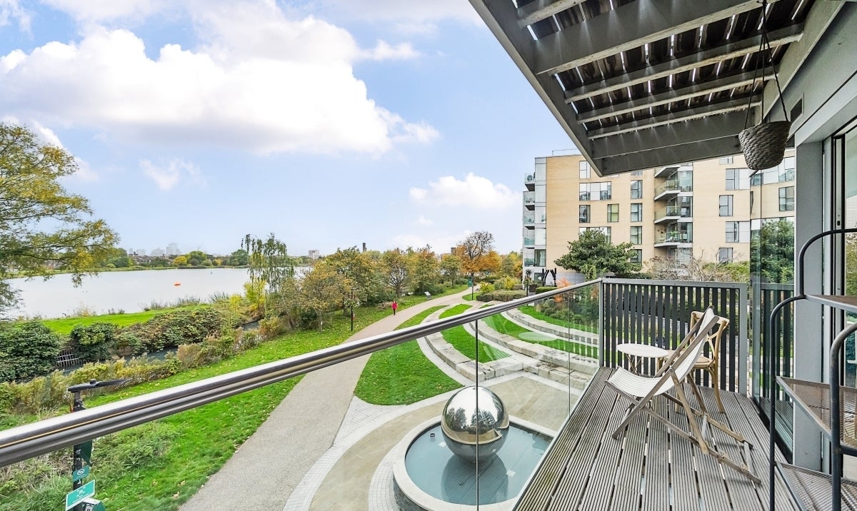 Flat Woodberry Grove in Greater London