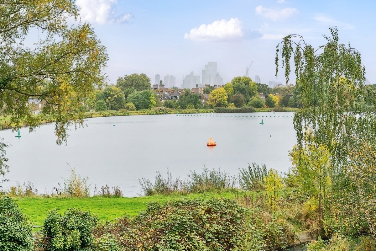 Flat Woodberry Grove in Greater London