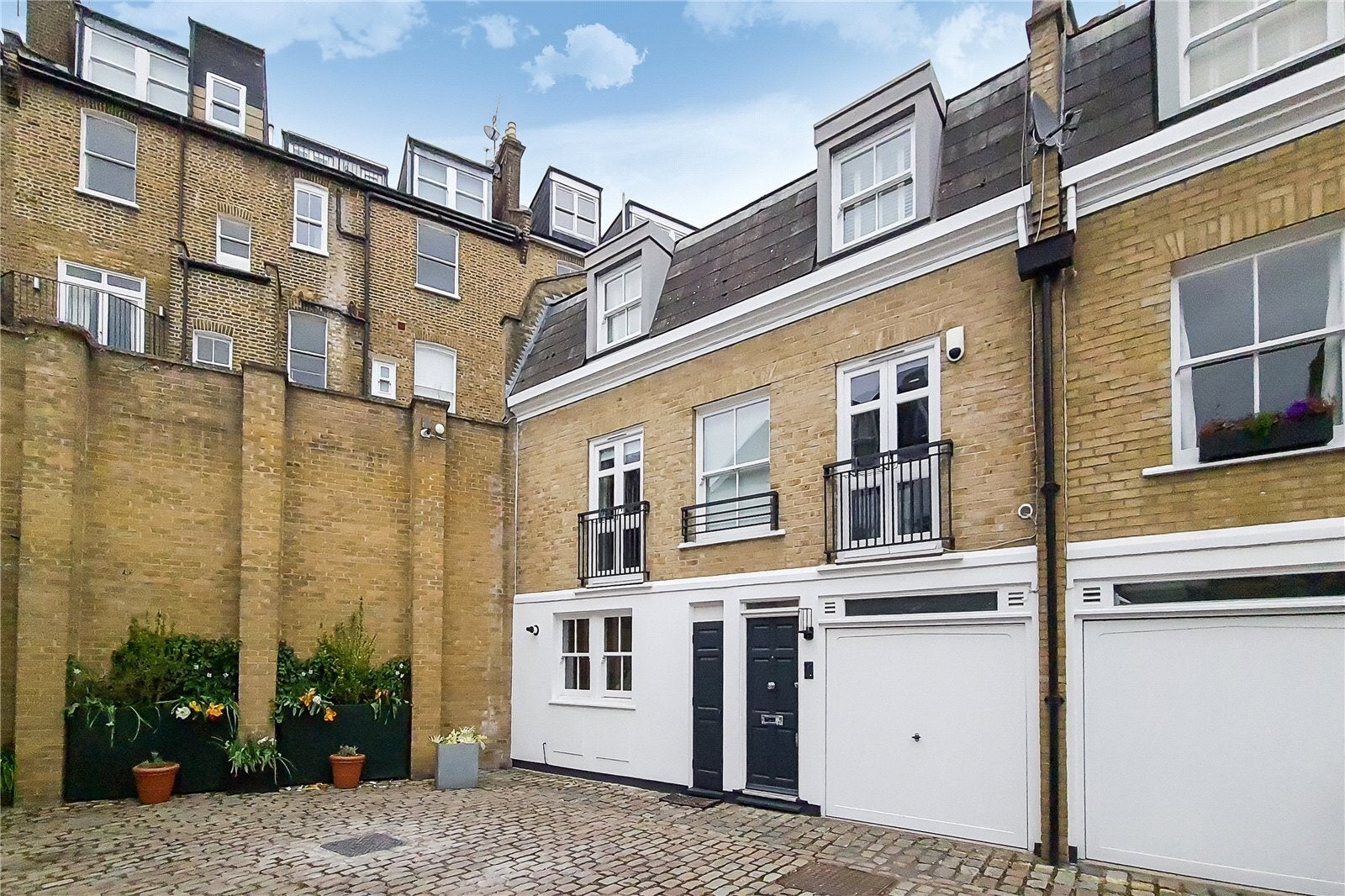 House Elnathan Mews in City of Westminster