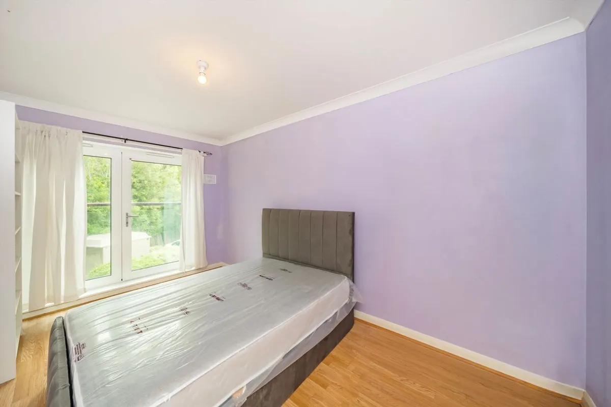 Room Southcott Road in Greater London
