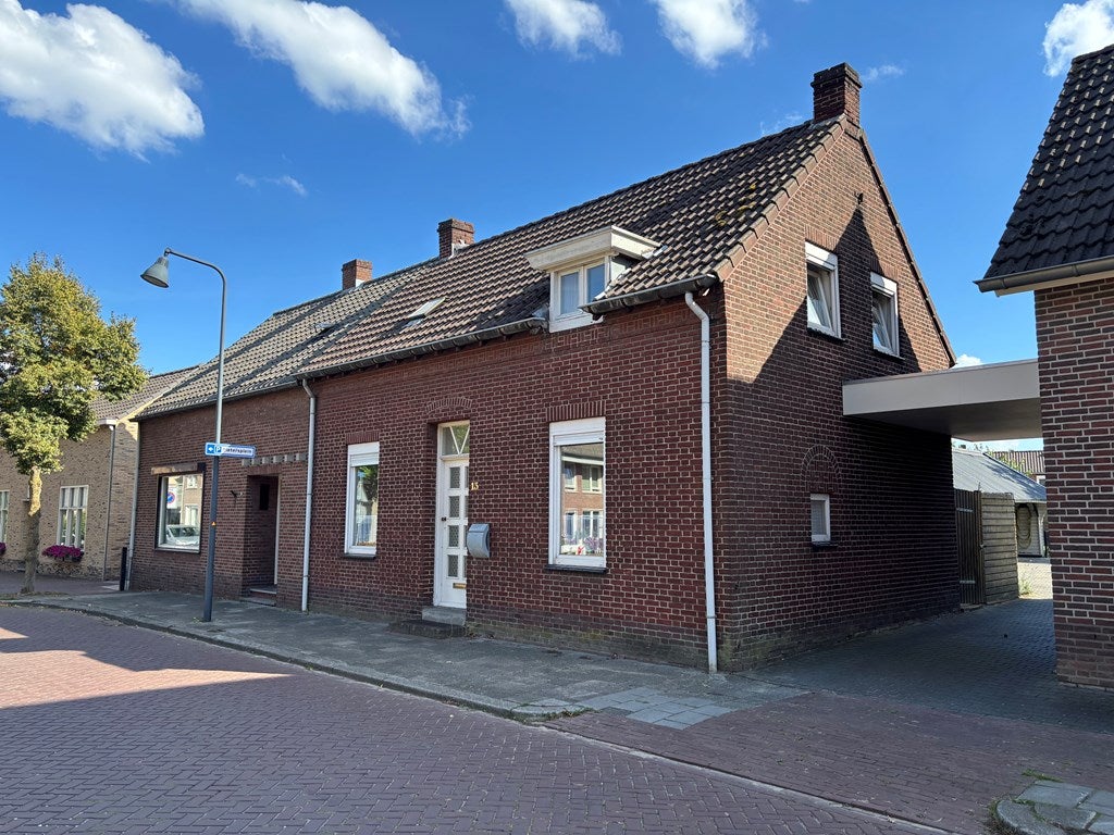 Huis Kerkstraat 13 in Roggel