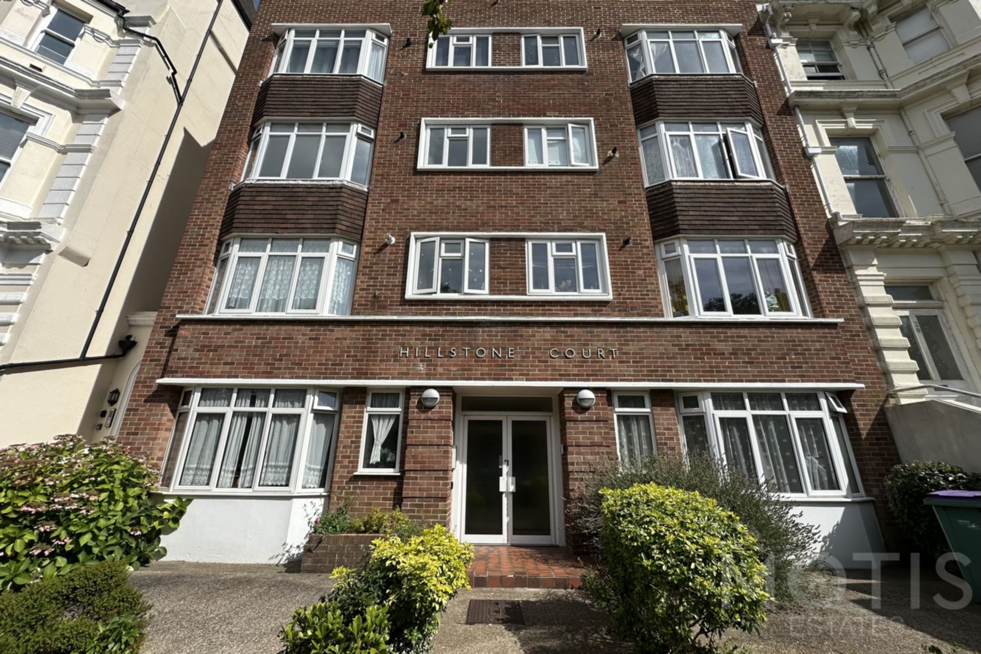 Flat Castle Hill Avenue in Folkestone and Hythe District