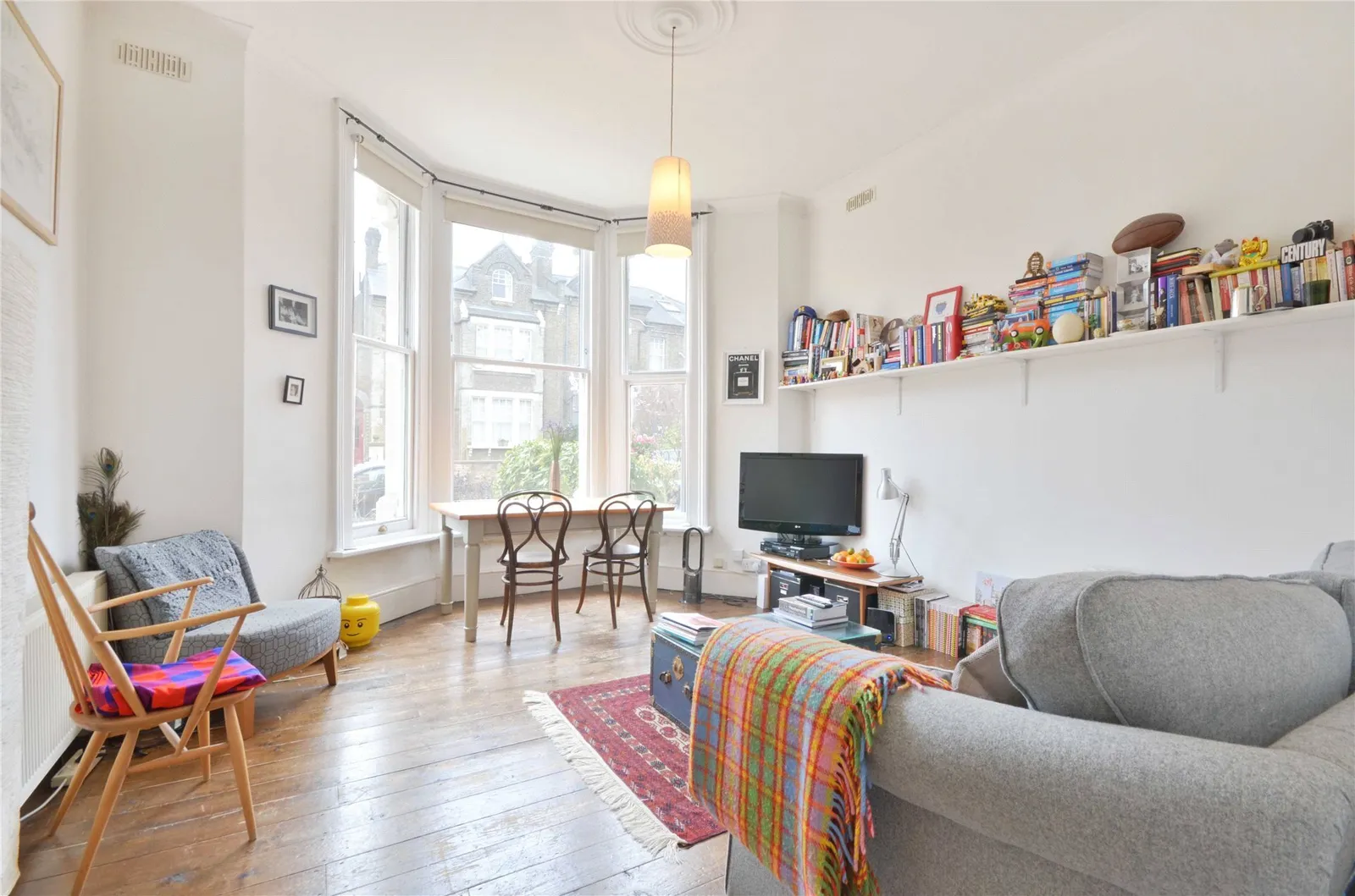 Flat Mowbray Road in Greater London