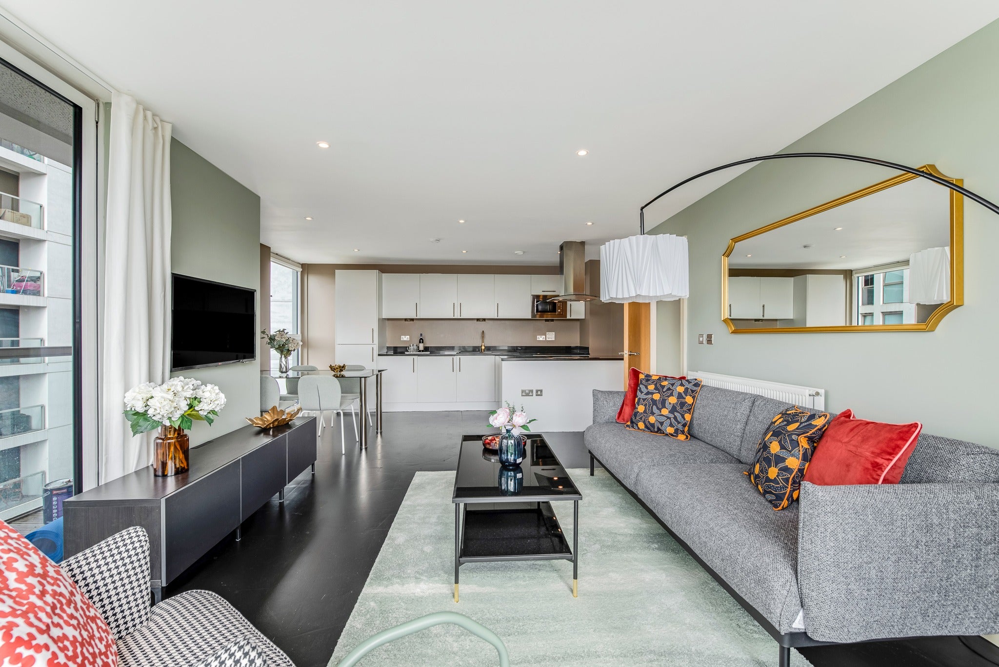 Flat Lanterns Way in Greater London
