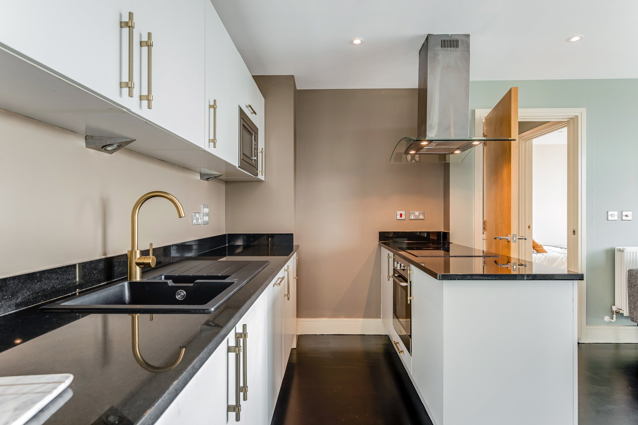 Flat Lanterns Way in Greater London