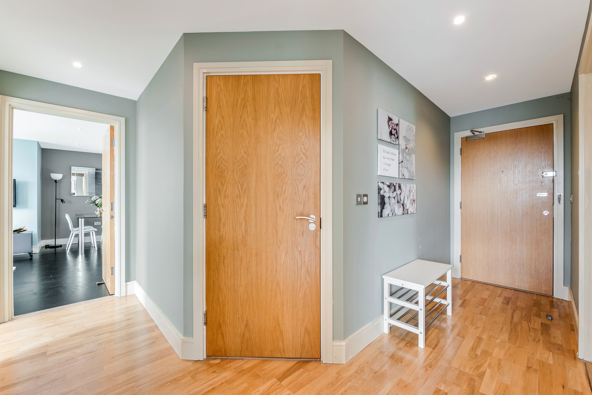 Flat Lanterns Way in Greater London
