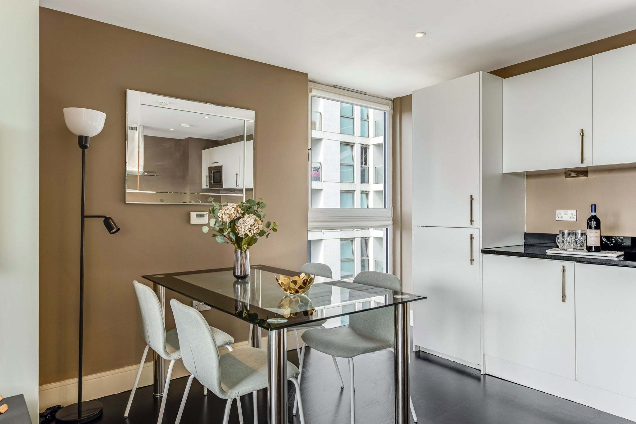 Flat Lanterns Way in Greater London