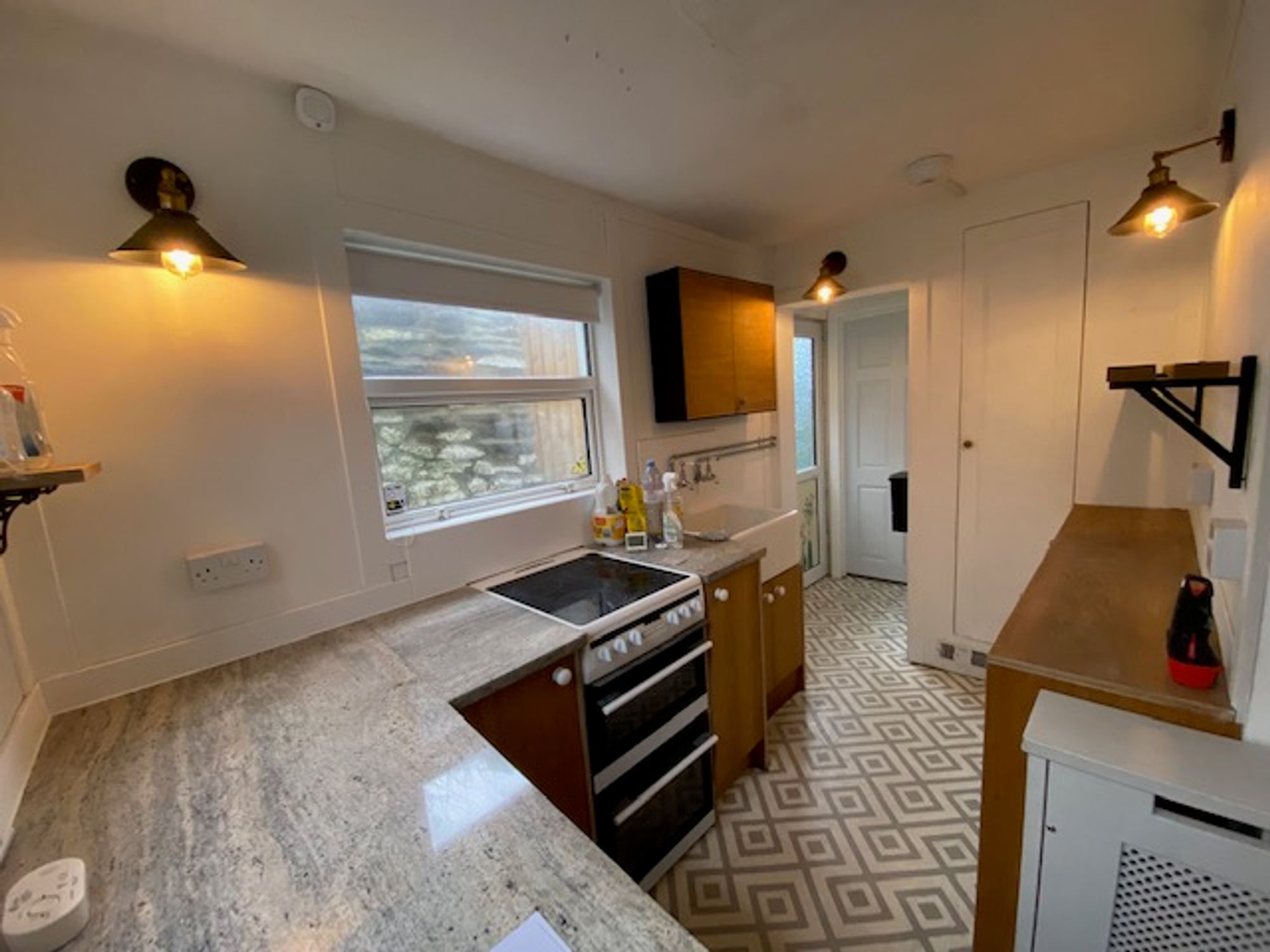 House Commercial Terrace in Treharris