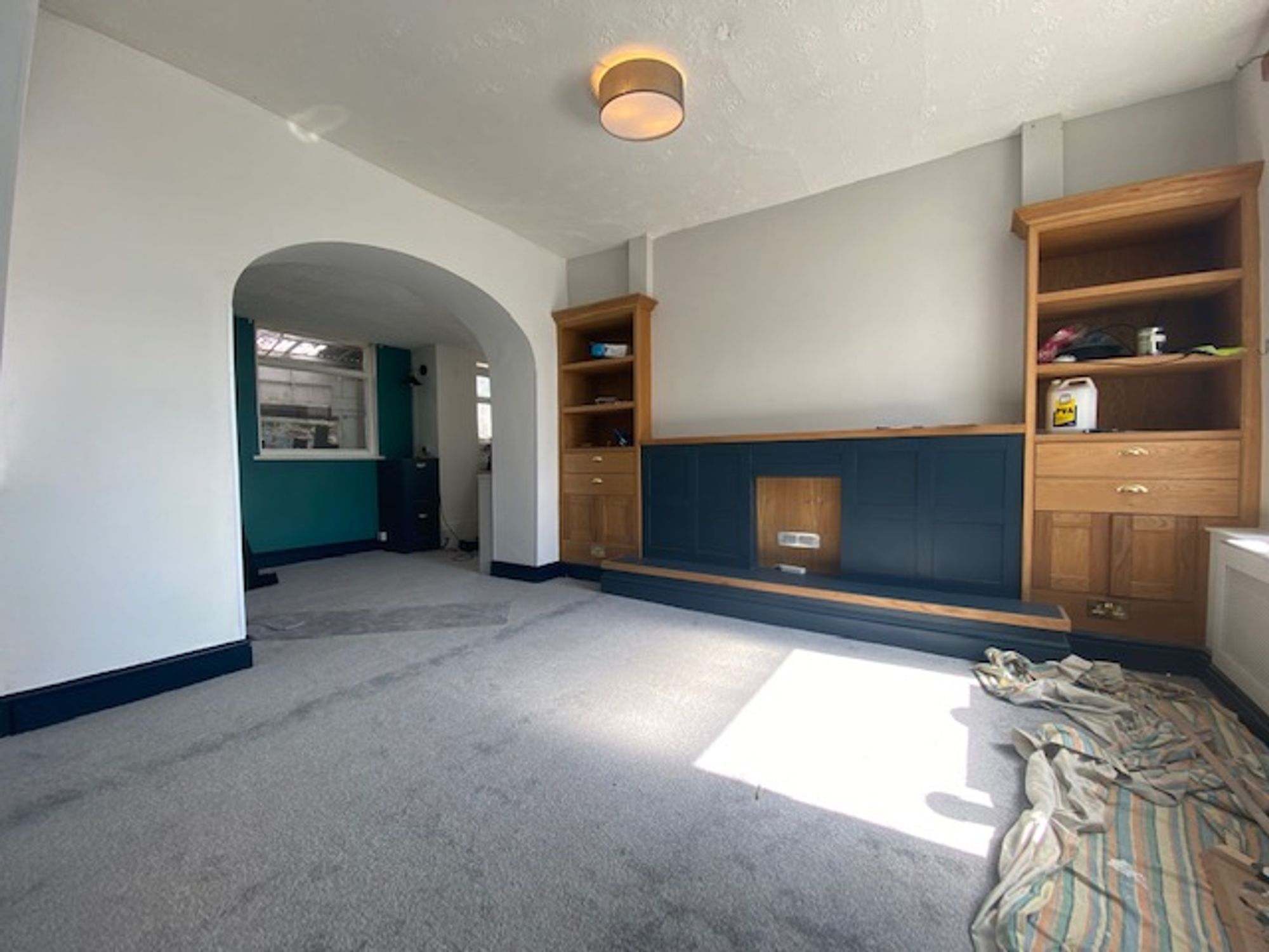 House Commercial Terrace in Treharris
