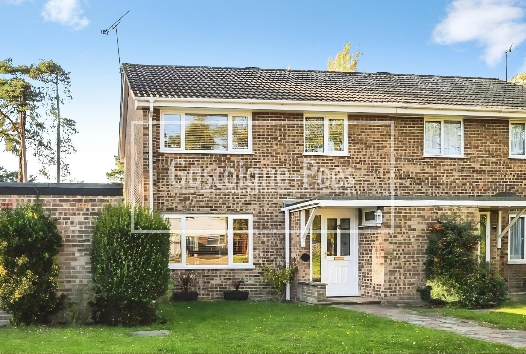 House Summer Gardens in Surrey Heath