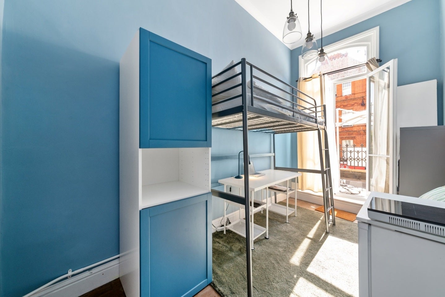 Room Earl's Court Road in Greater London