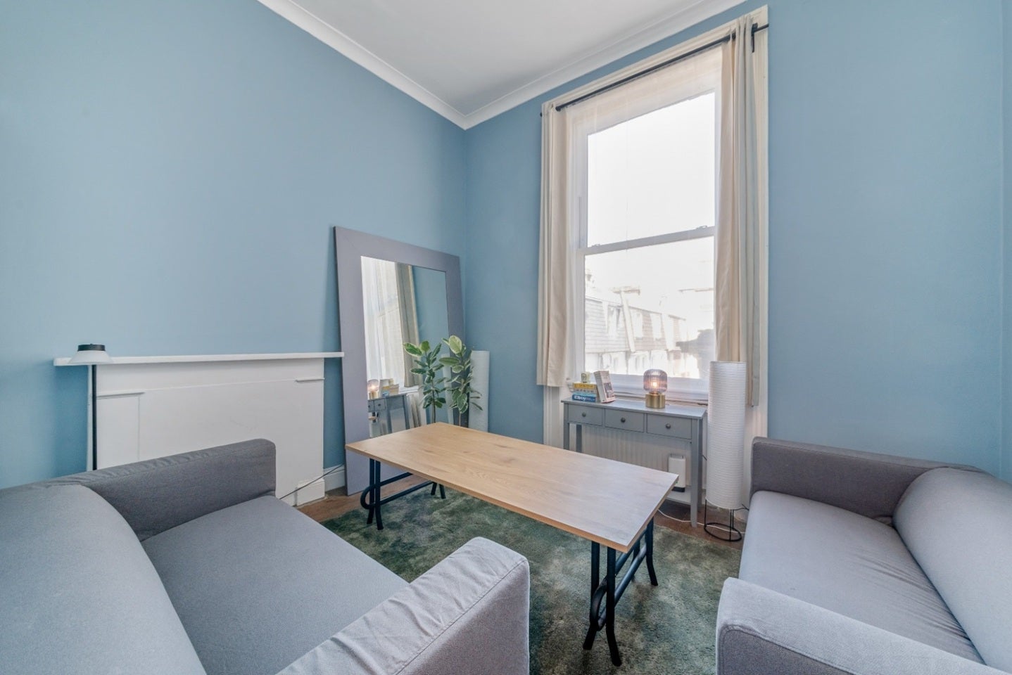 Room Earl's Court Road in Greater London