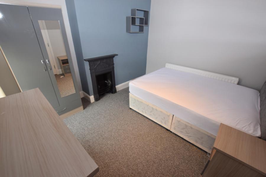 Room Adams Avenue in Northampton
