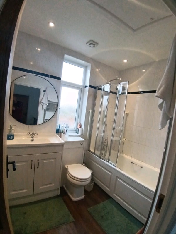 Room Southmead Road in Bristol