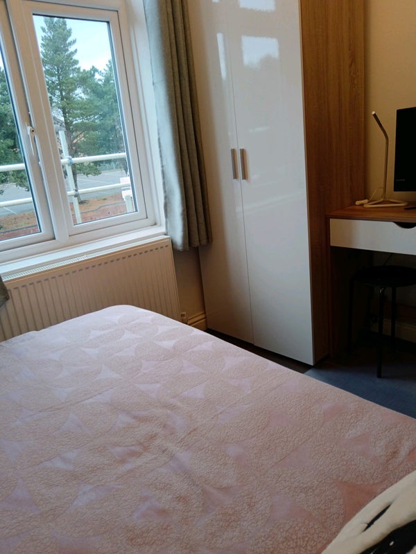 Room Southmead Road in Bristol