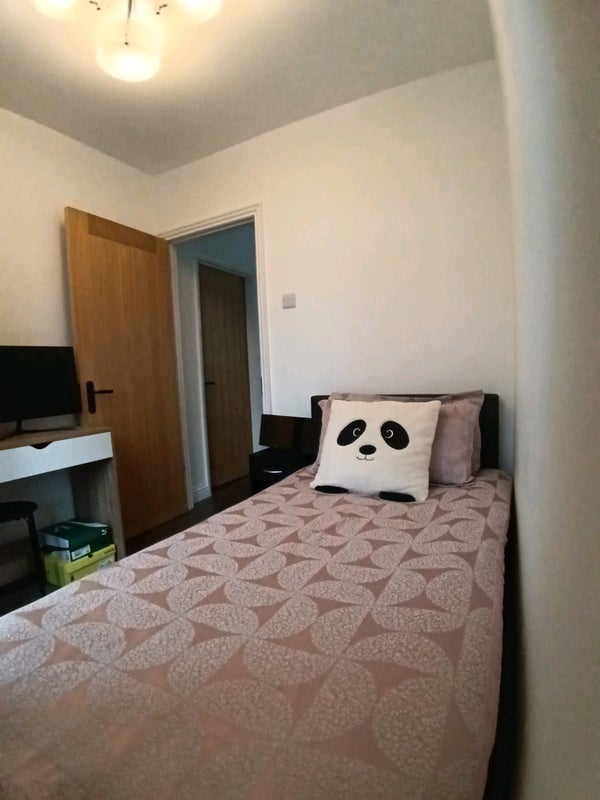 Room Southmead Road in Bristol