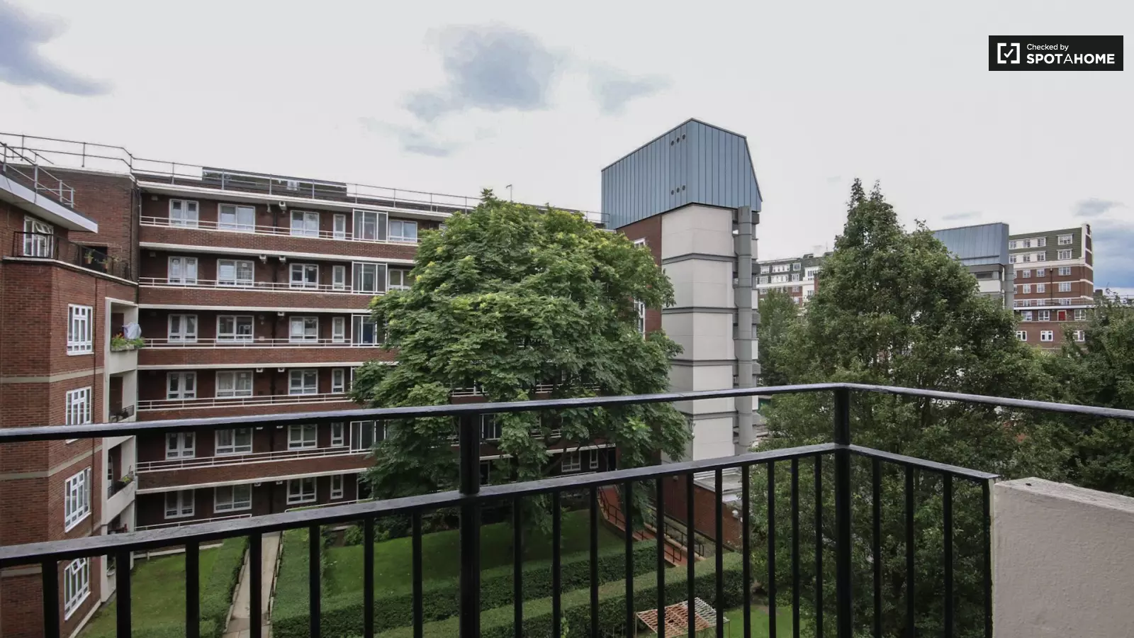 Room Parry Road in City of Westminster