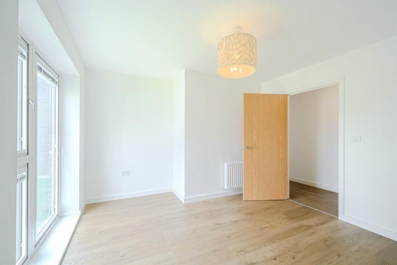 Flat Oxleigh Way in Harry Stoke