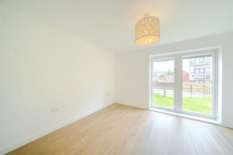 Flat Oxleigh Way in Harry Stoke
