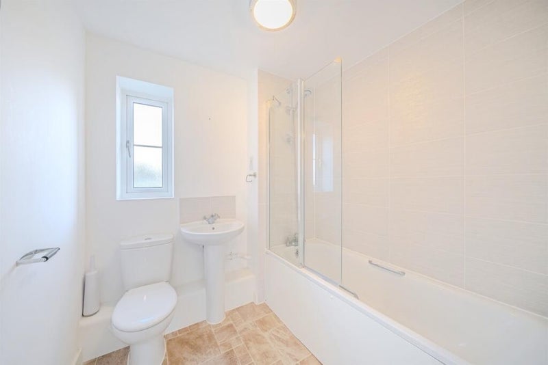 Flat Oxleigh Way in Harry Stoke