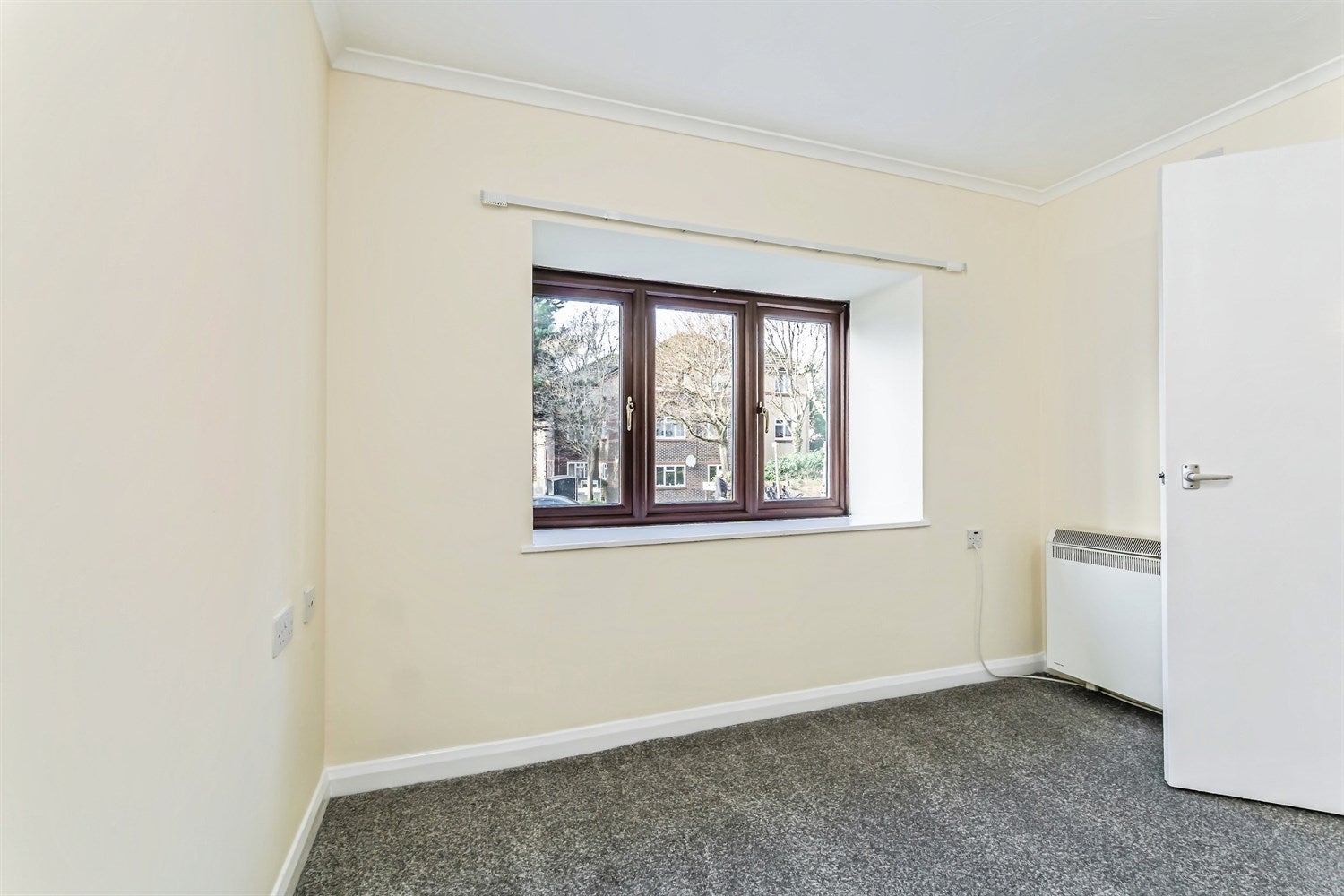 Flat Stanhope Road in Greater London