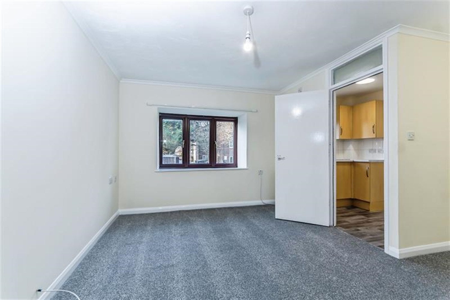 Flat Stanhope Road in Greater London