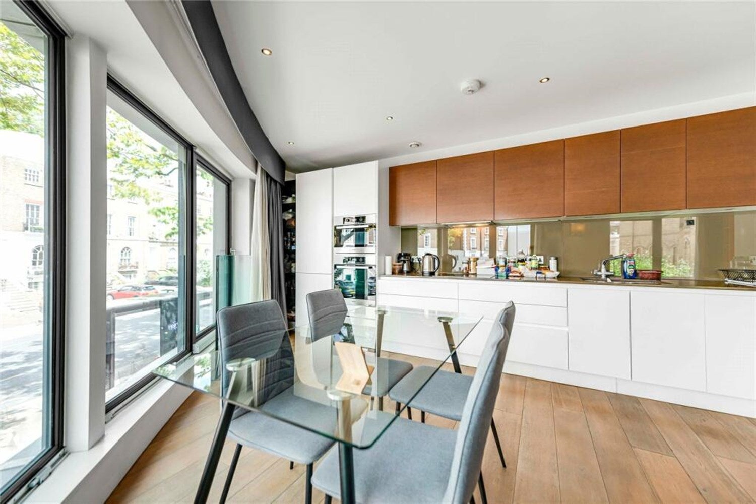 Flat Fulham Road in Greater London