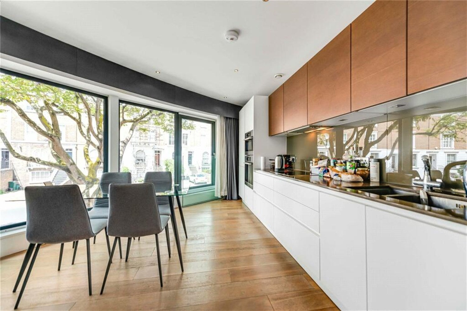 Flat Fulham Road in Greater London