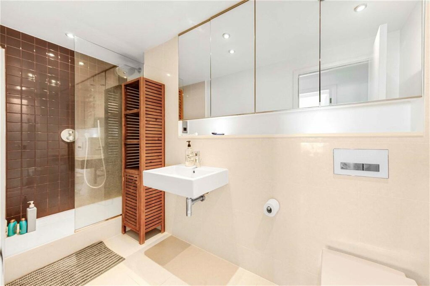 Flat Fulham Road in Greater London