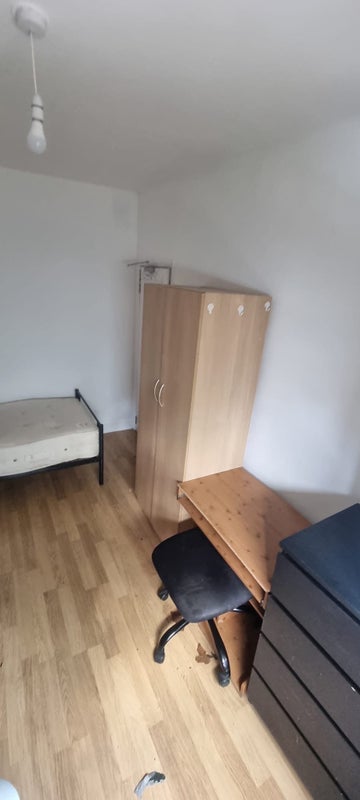 Room Dunbar Road in Greater London