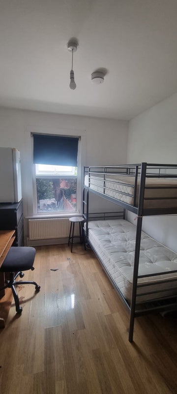 Room Dunbar Road in Greater London
