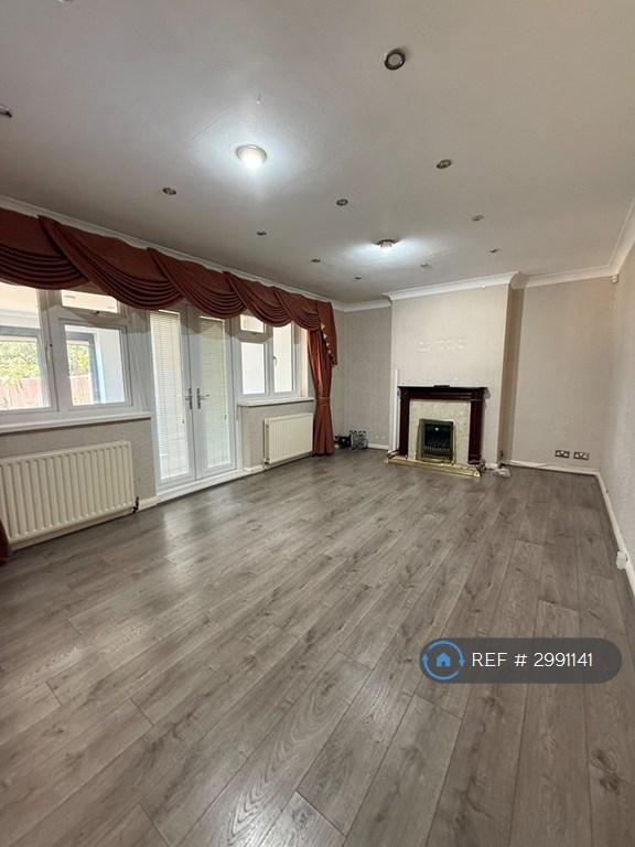 House Broadlands Close in Greater London