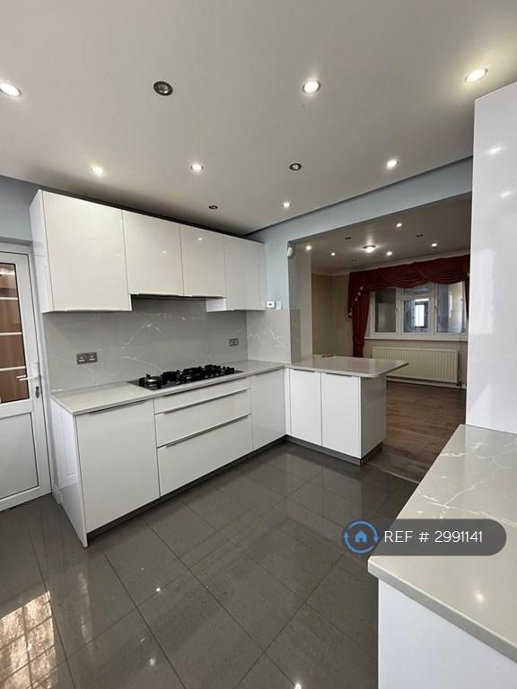 House Broadlands Close in Greater London