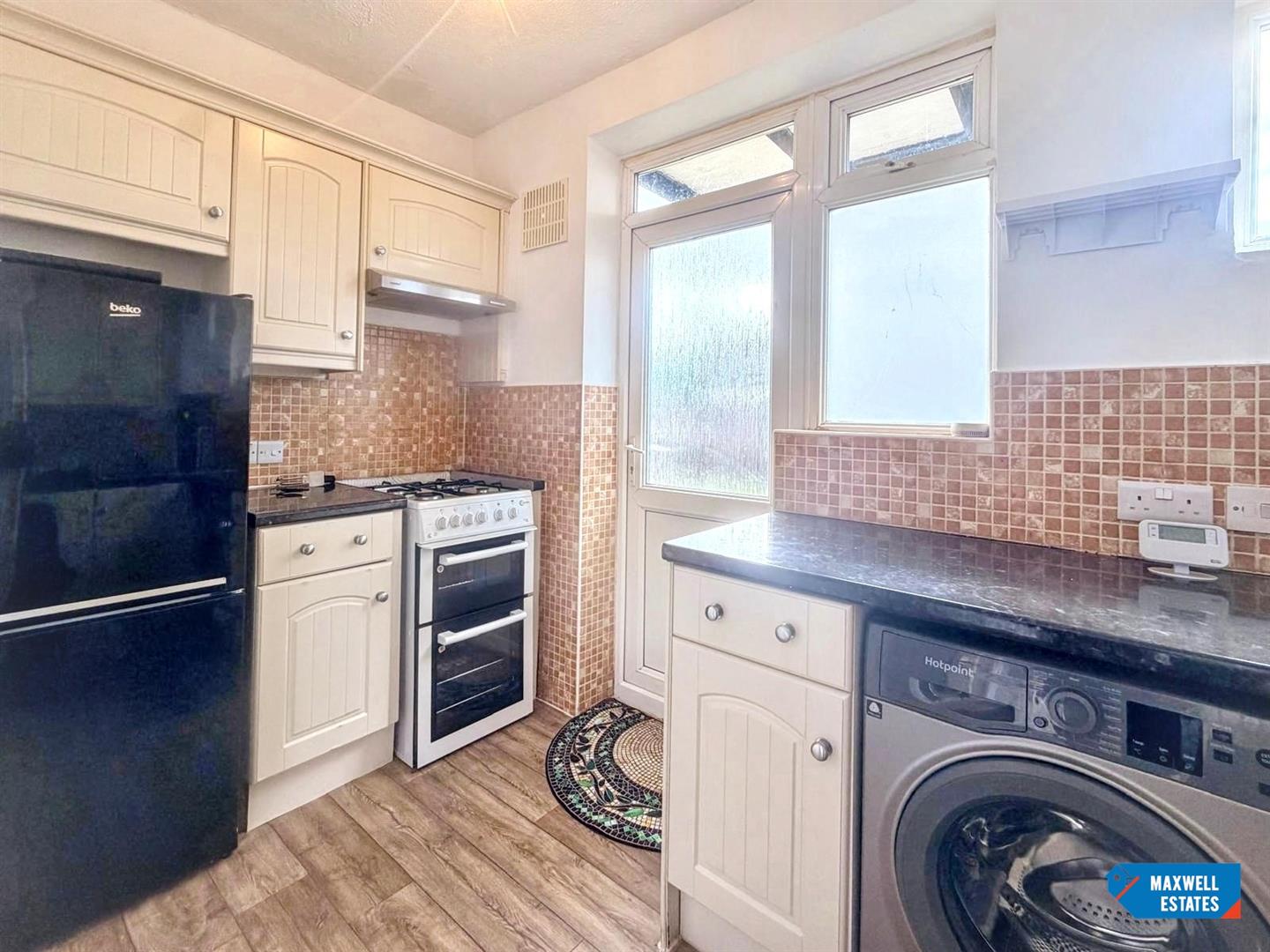 Flat Selwyn Court in Greater London