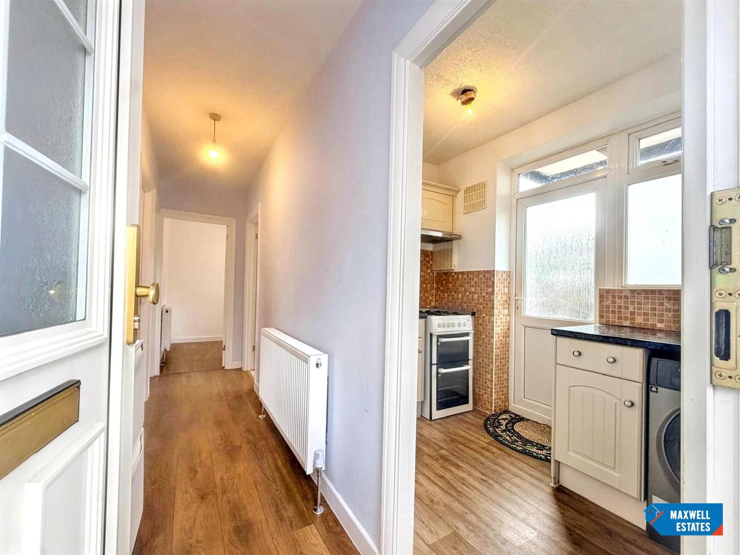 Flat Selwyn Court in Greater London