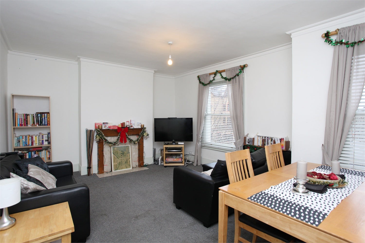 Flat Brackenbury Road in Greater London