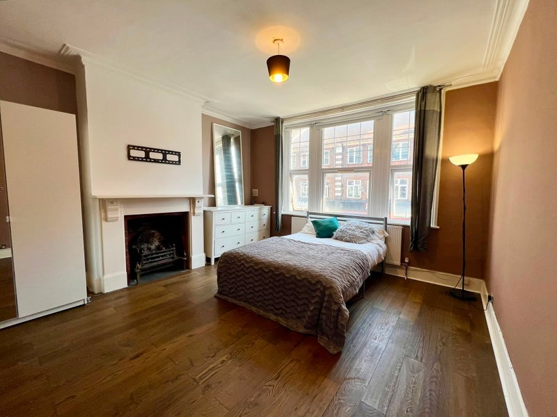 Room Long Lane in Greater London