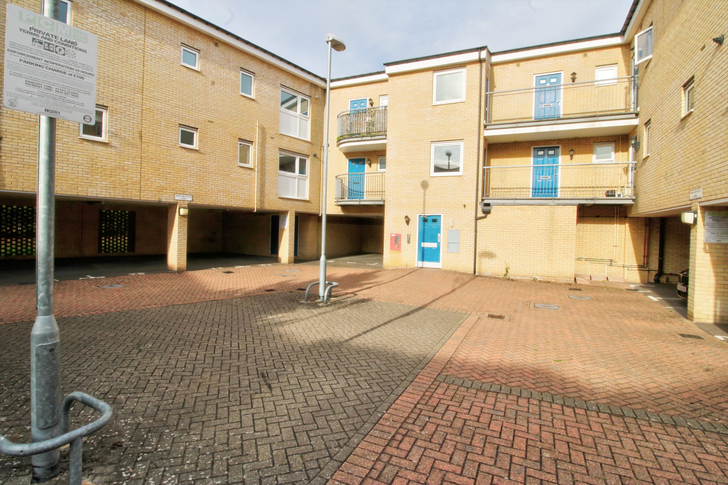 Flat Mosquito Way in Welwyn Hatfield