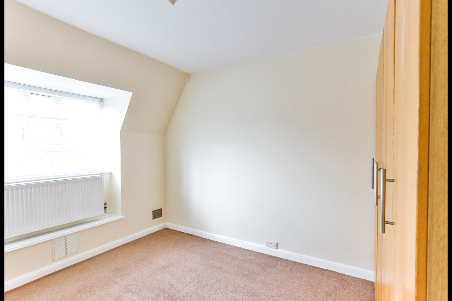 Flat Litchfield Way in Greater London