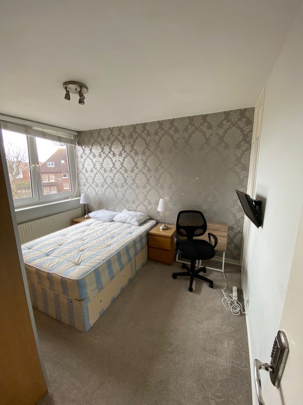 Room Lytton Grove in Greater London