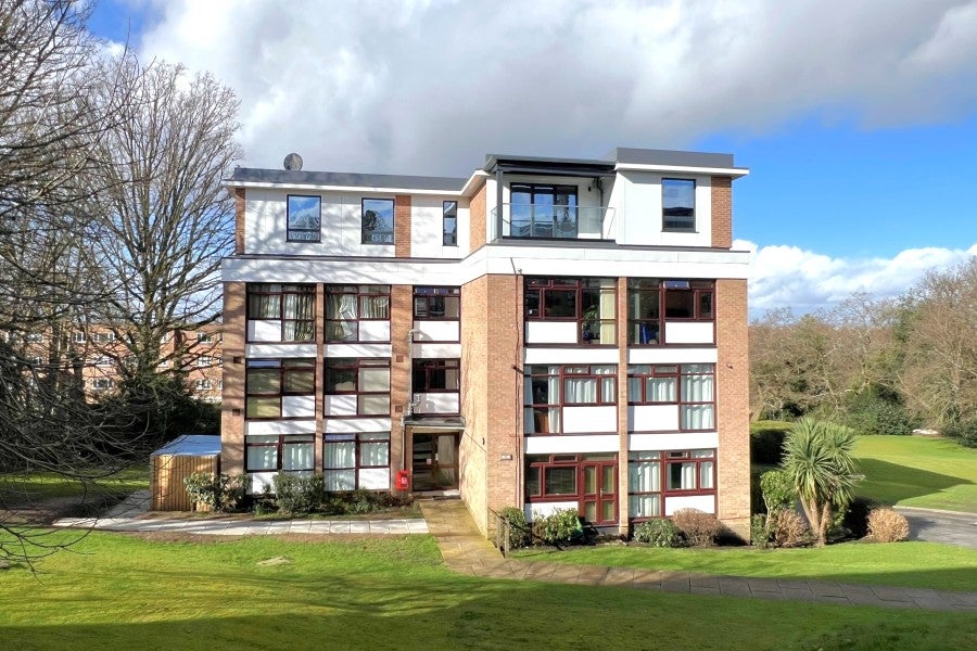 Flat Beechcroft Manor in Elmbridge