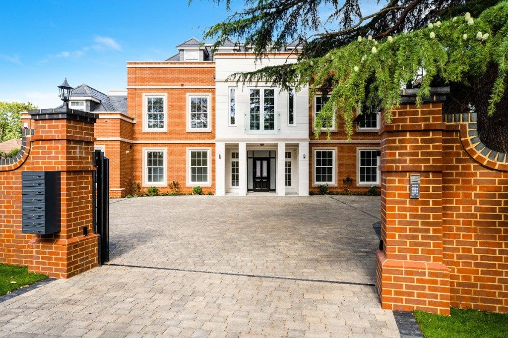 Flat Fairacres in Elmbridge