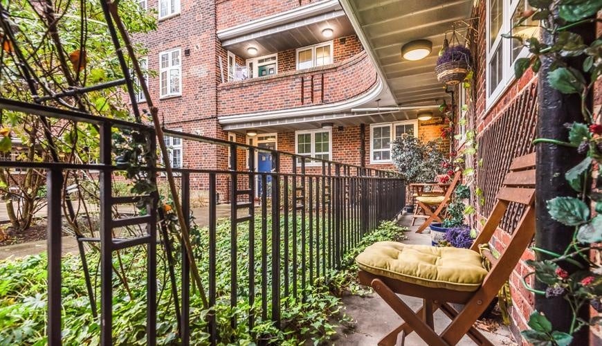 Flat Tilson Gardens in Greater London