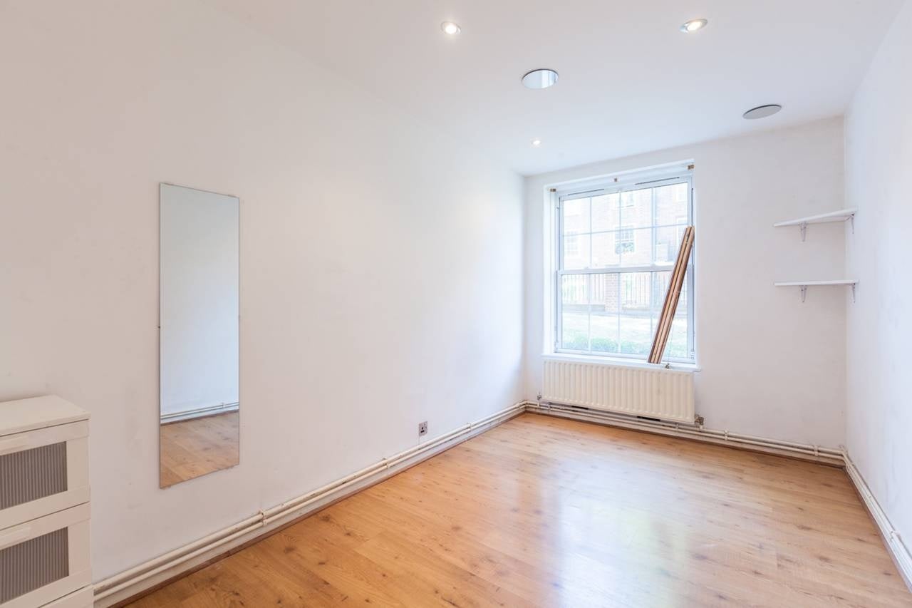 Flat Tilson Gardens in Greater London