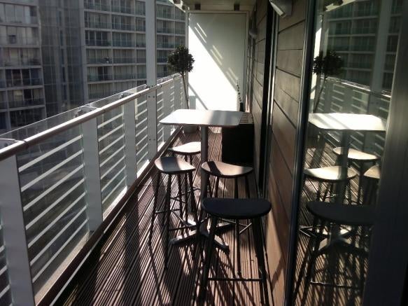 Flat Kelso Place in Manchester