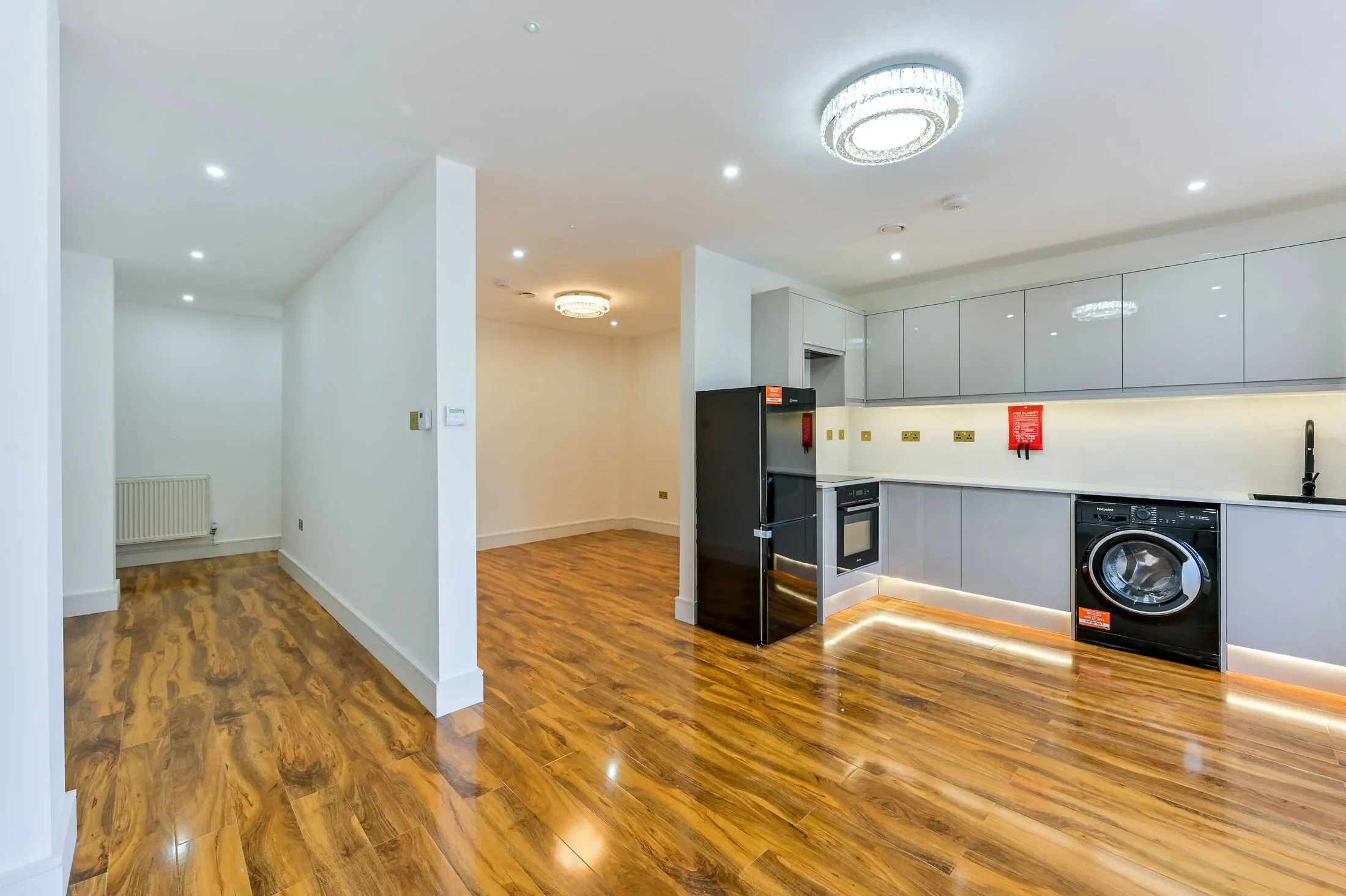 Flat Cobham Road in Greater London