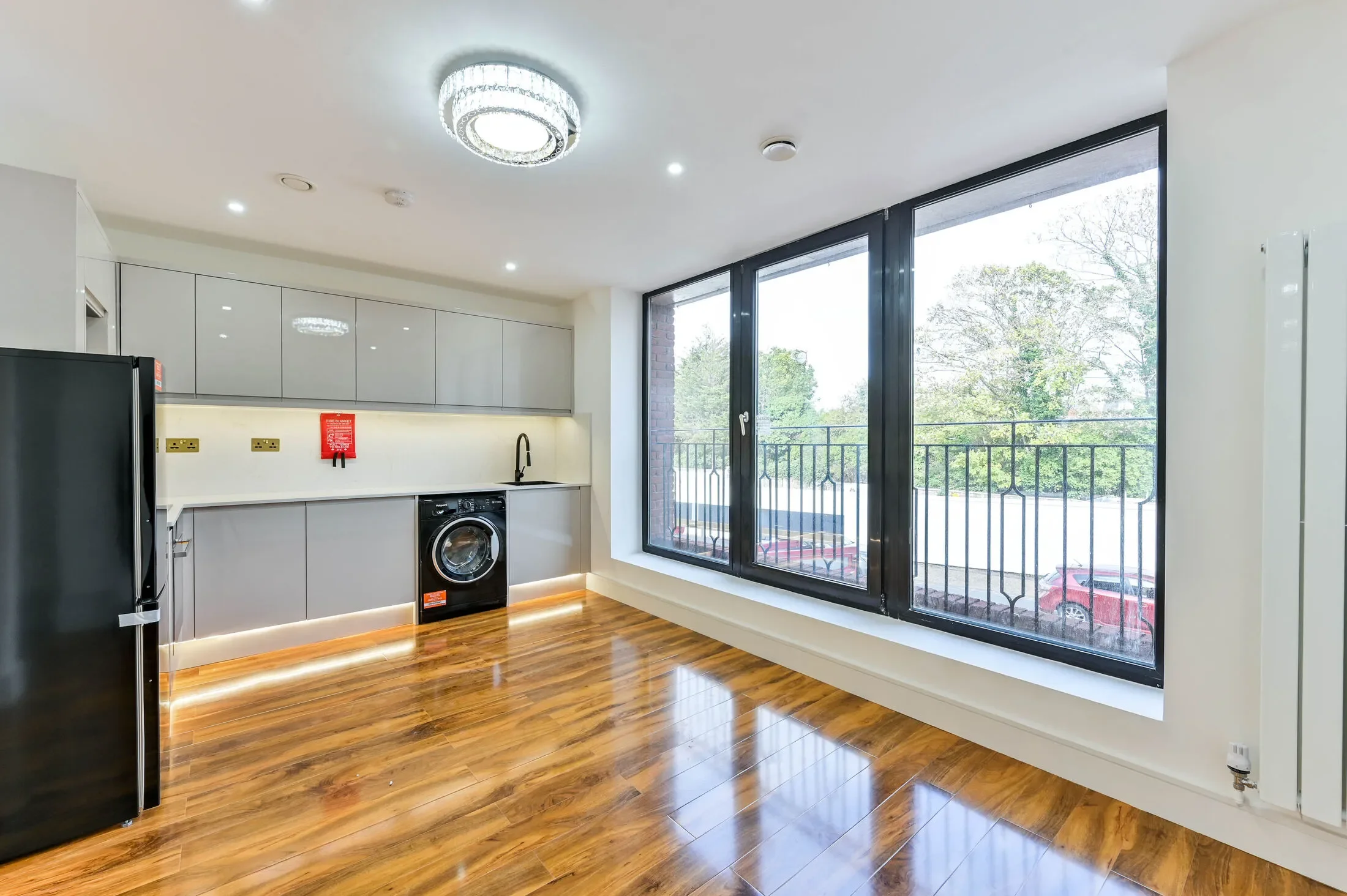 Flat Cobham Road in Greater London