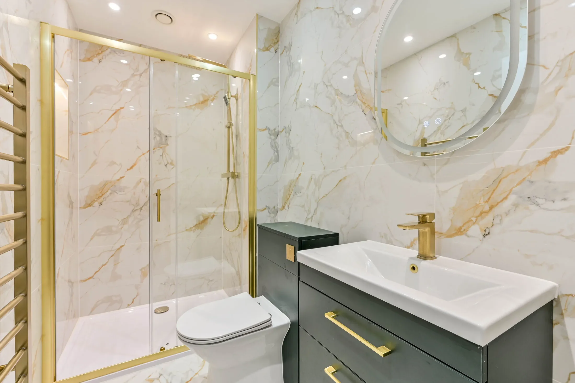 Flat Cobham Road in Greater London